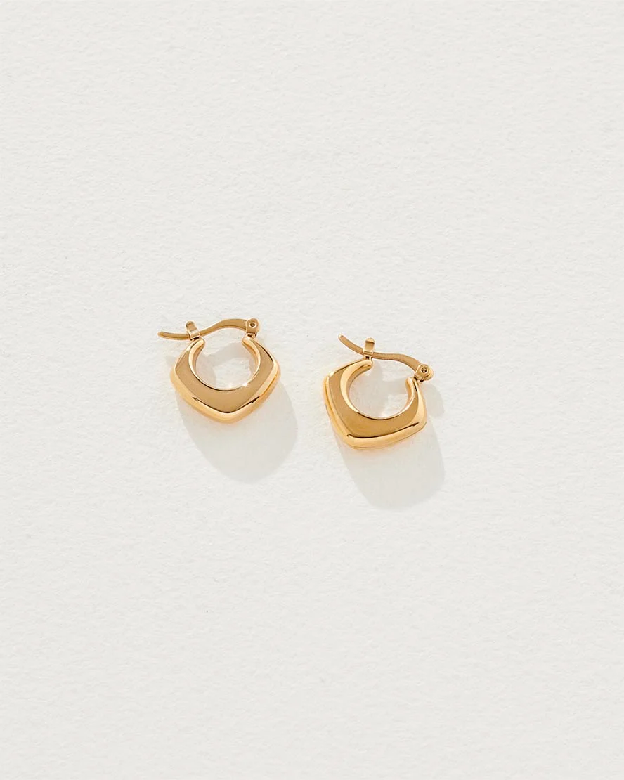 Arrow Earrings in Gold