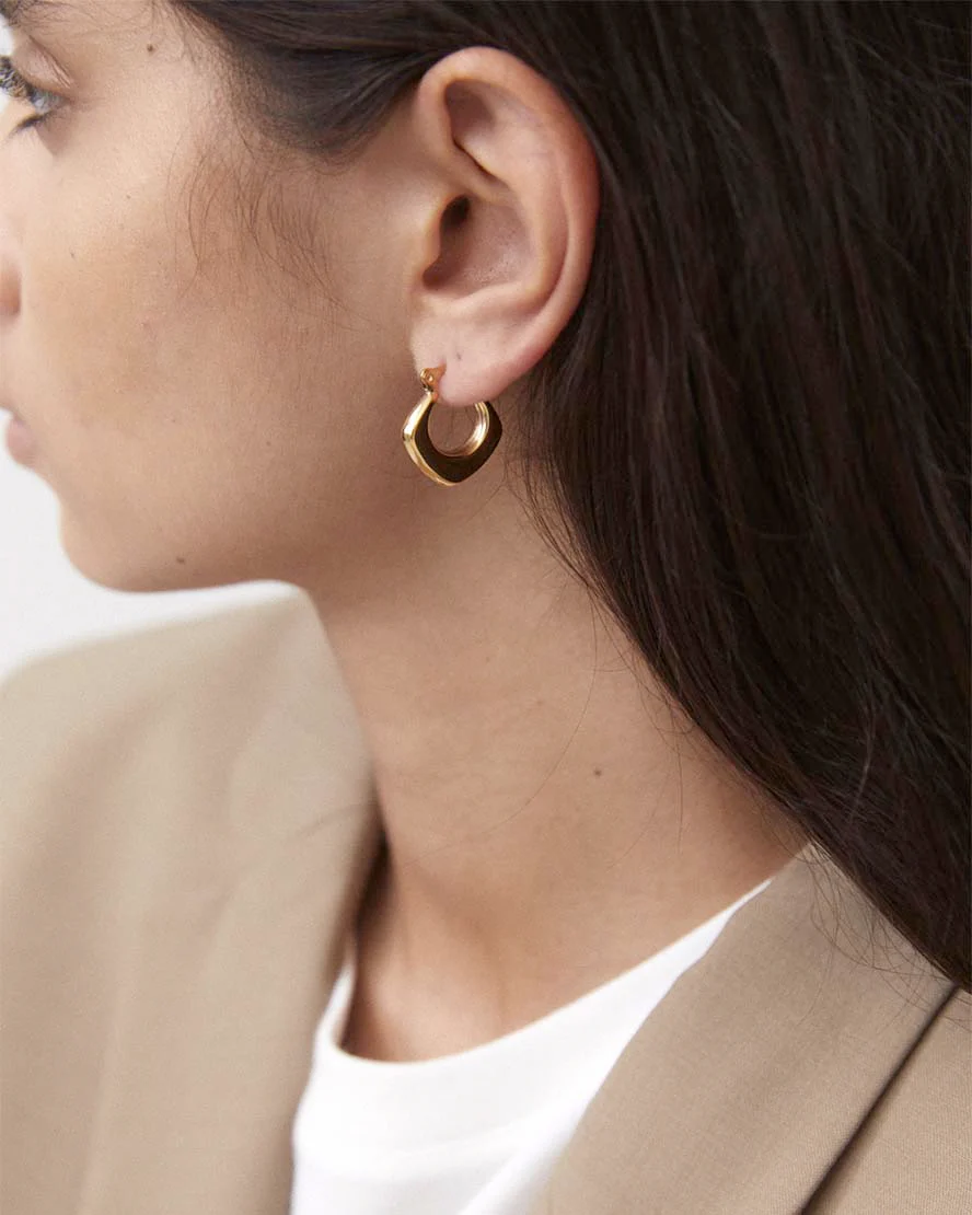 Arrow Earrings in Gold - Image 2