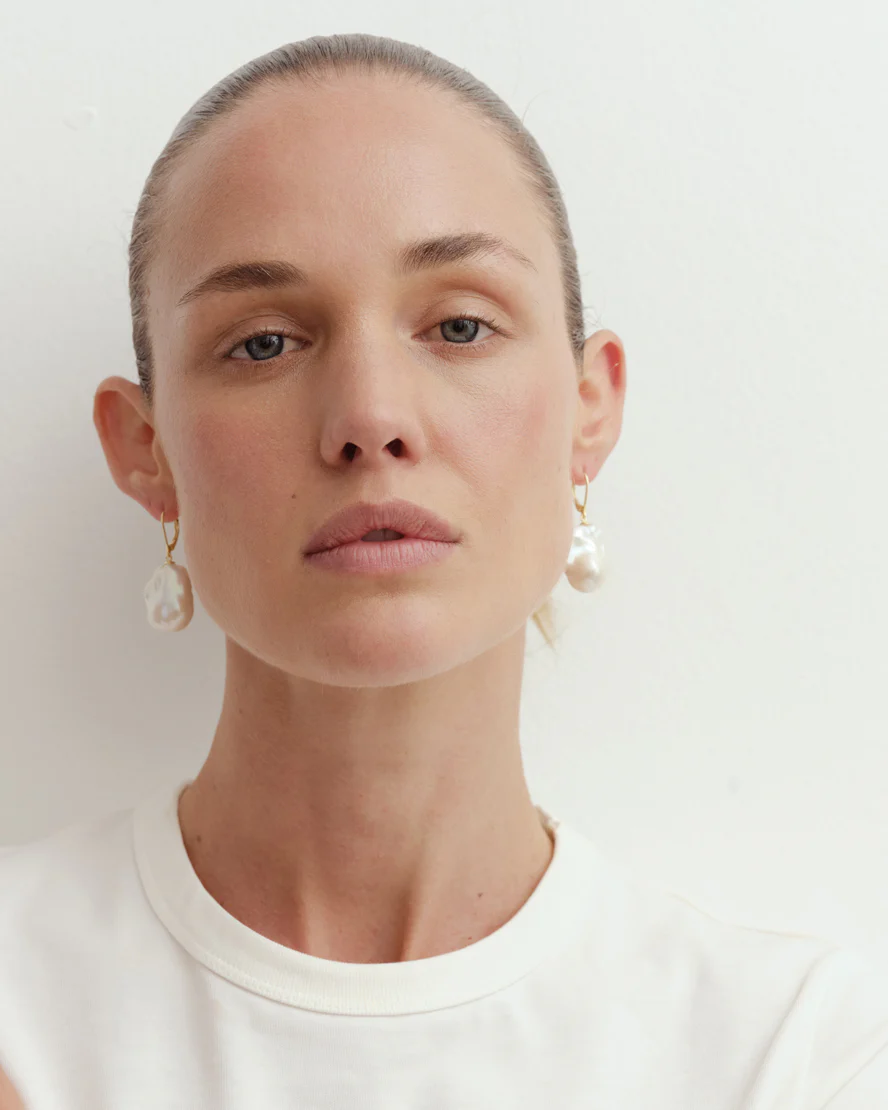 Cocoon Pearl Earrings Gold - Image 3