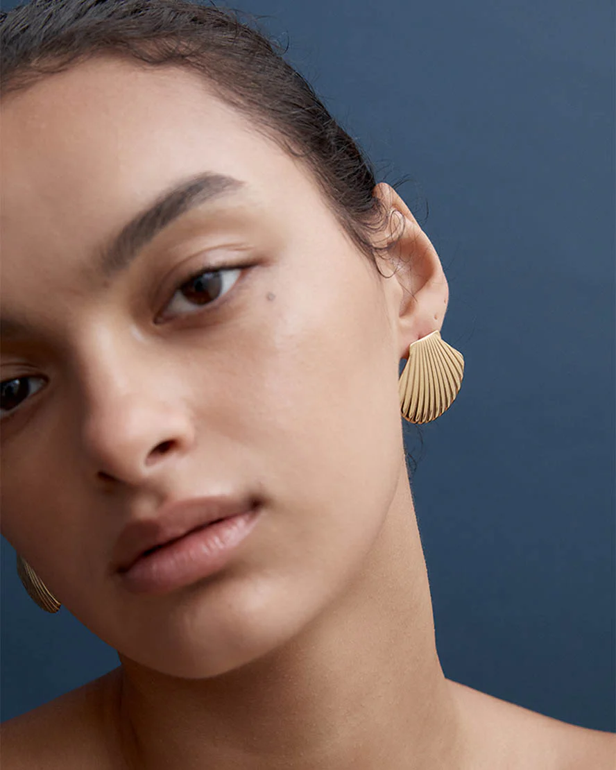 Kai Earrings in Gold - Image 2