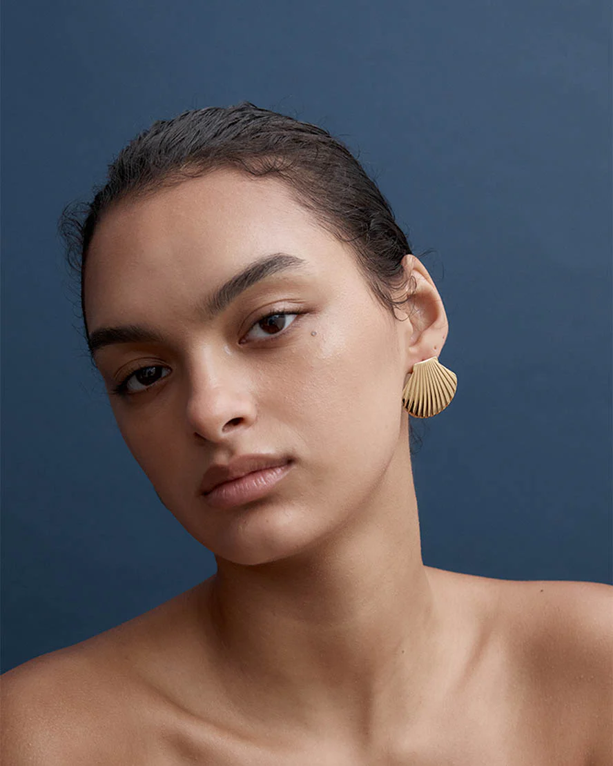 Kai Earrings in Gold - Image 3