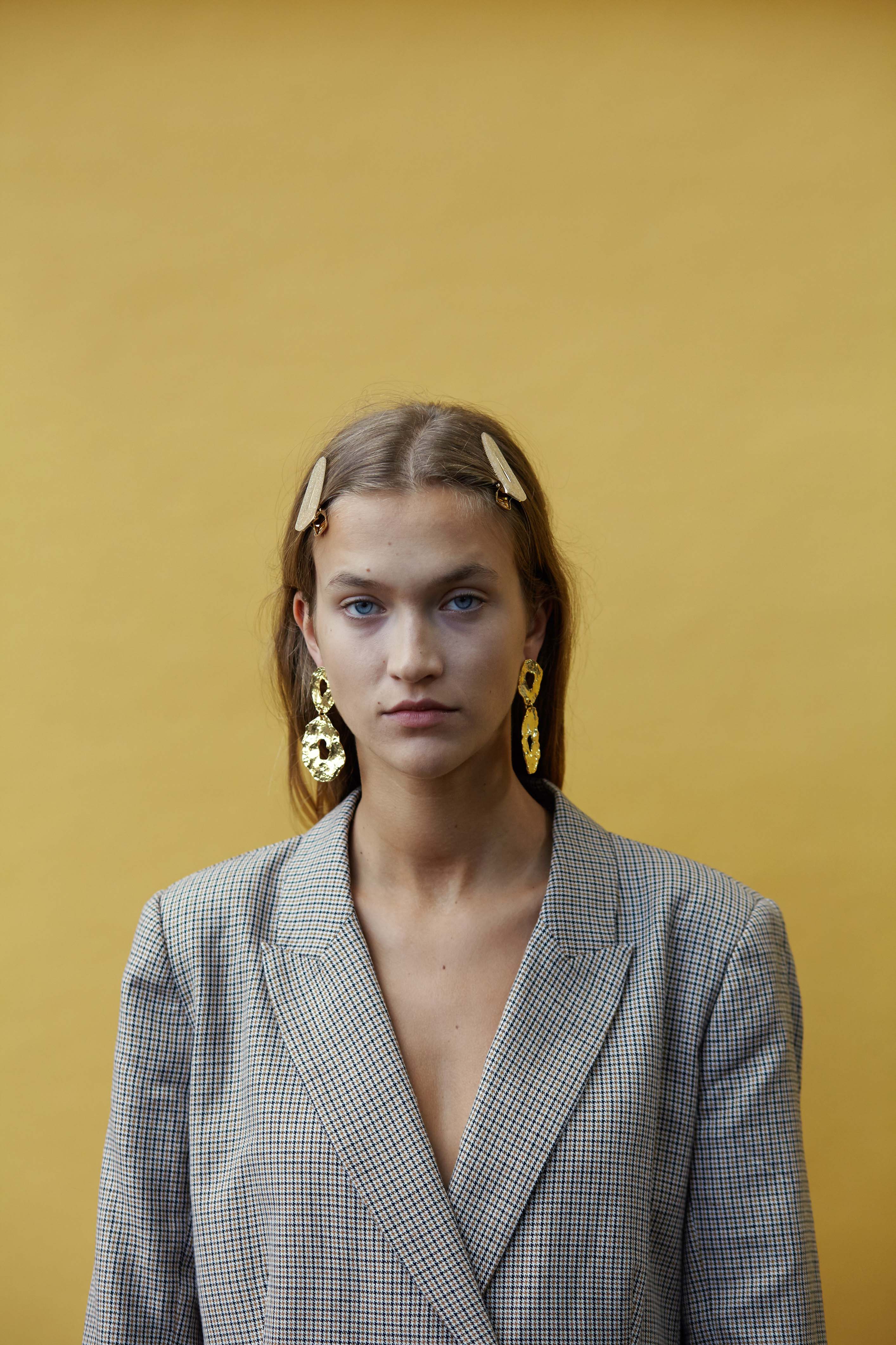 Kelly Clips in Gold Glitter - Image 2