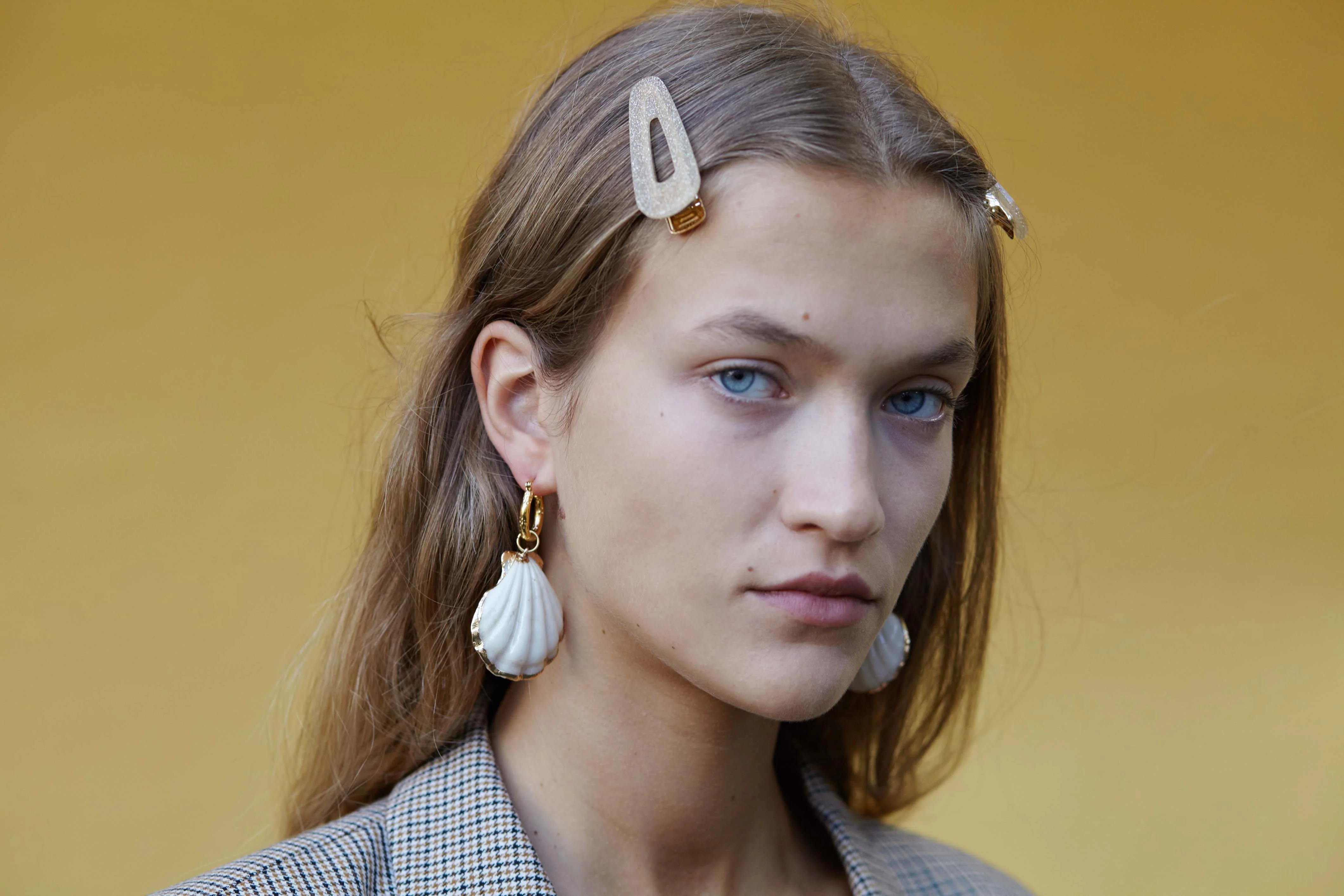 Kelly Clips in Gold Glitter - Image 6