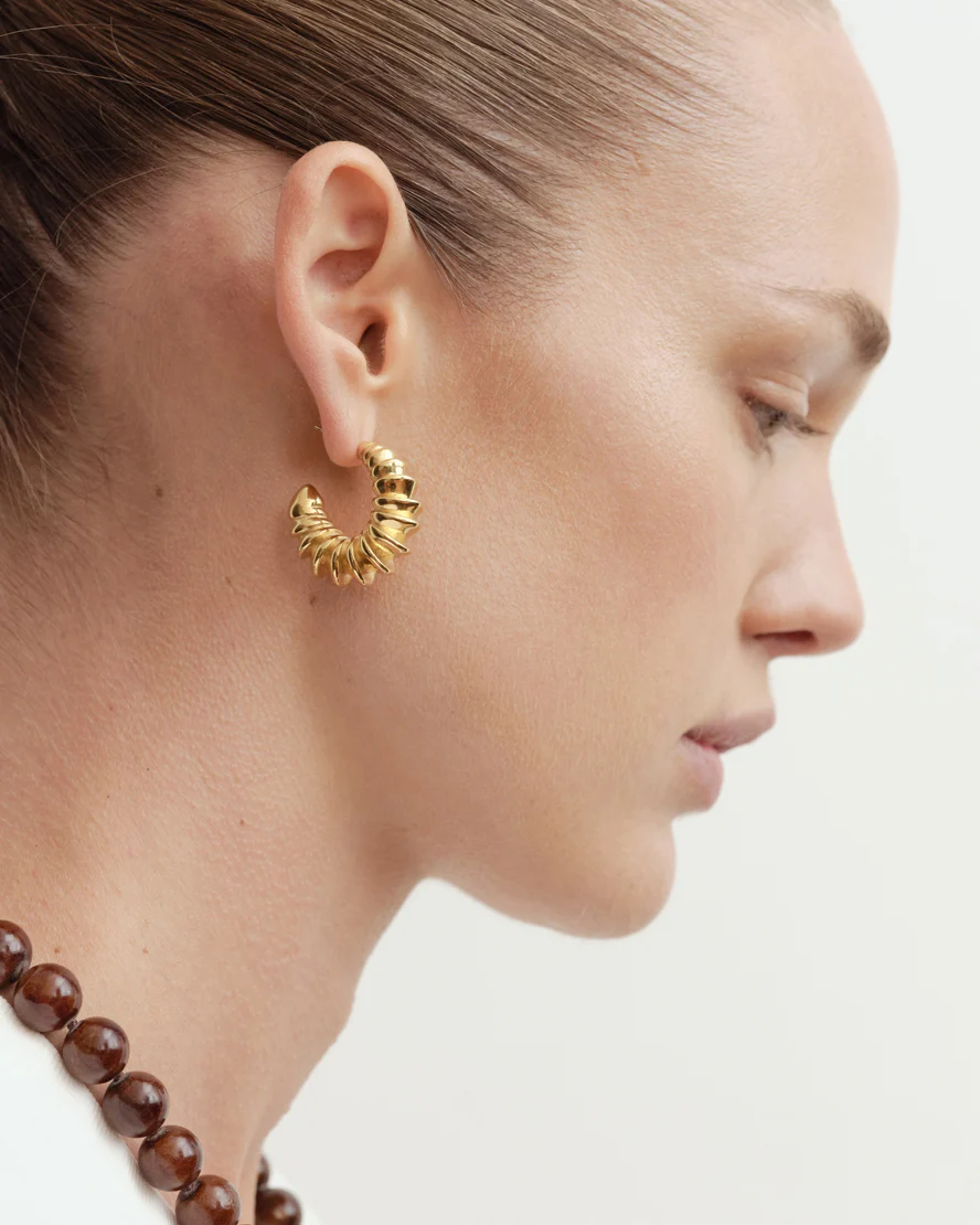 Mari Hoop Earrings Gold - Image 2