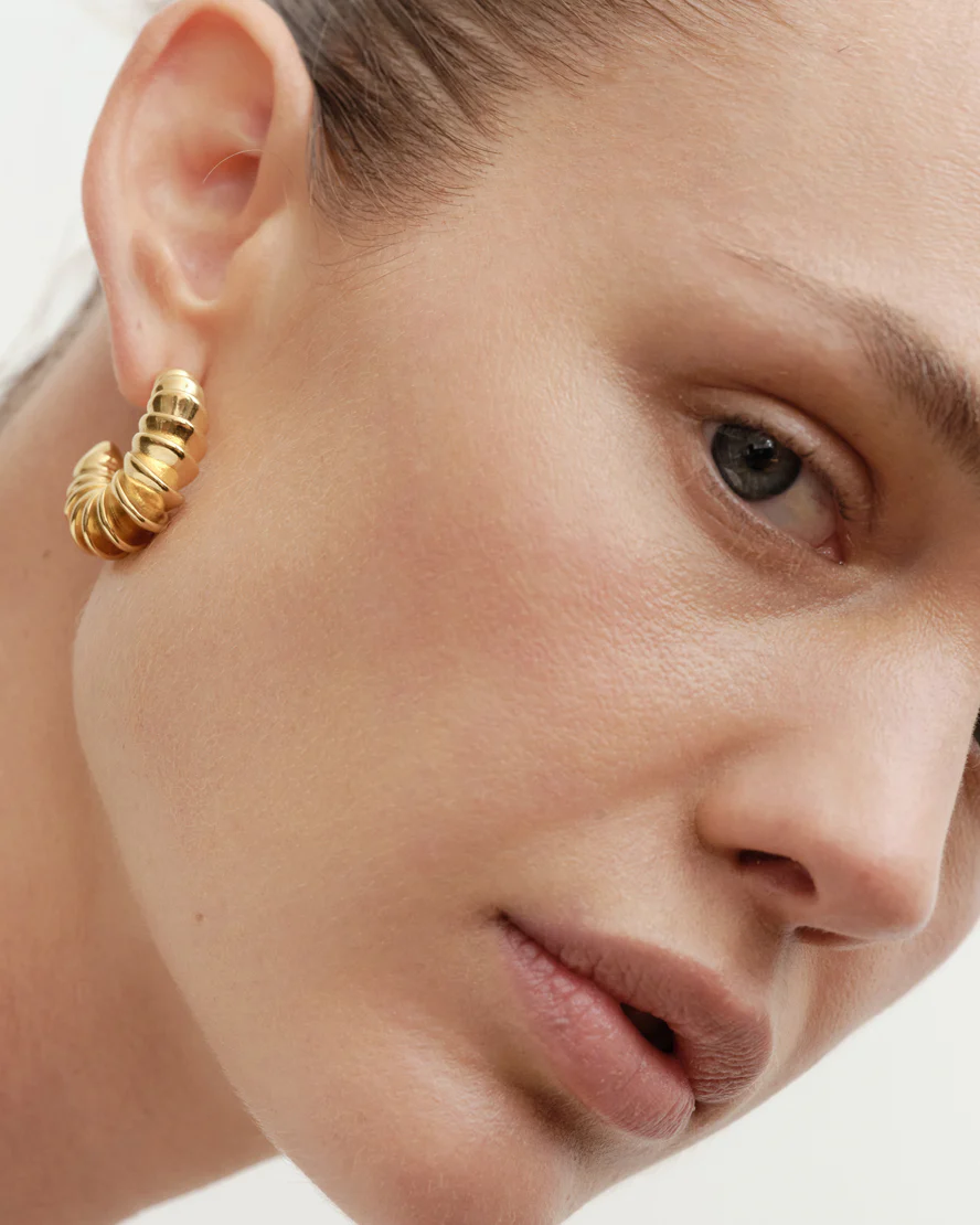 Mari Hoop Earrings Gold - Image 4