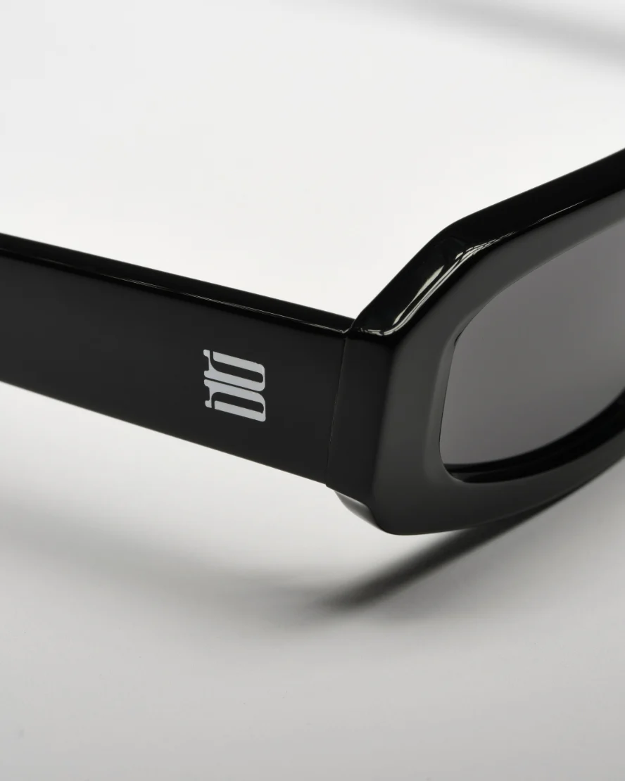 Roux Sunglasses Black - Image 4