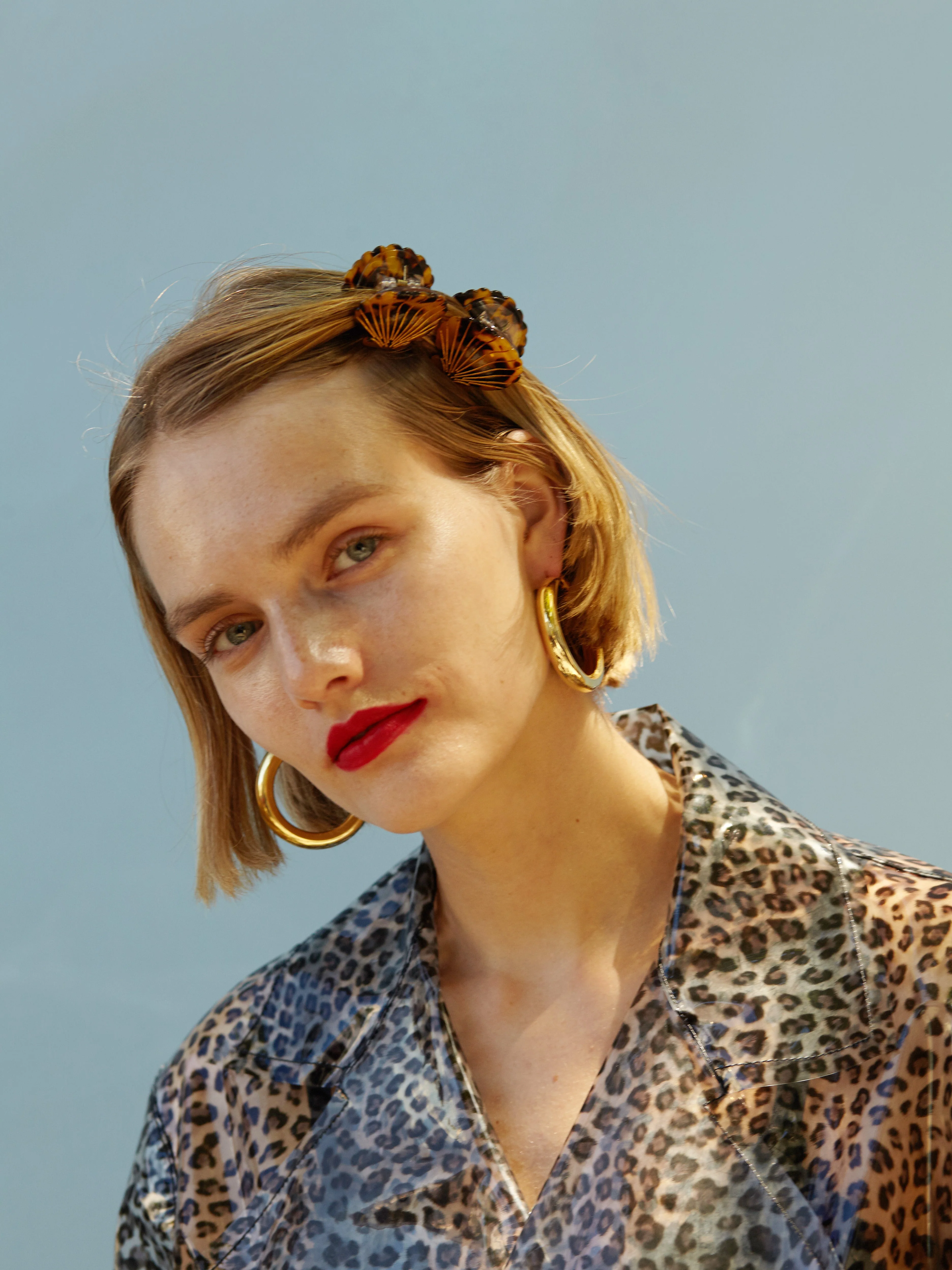 Ursula Shell Clips in Tortoiseshell - Image 2
