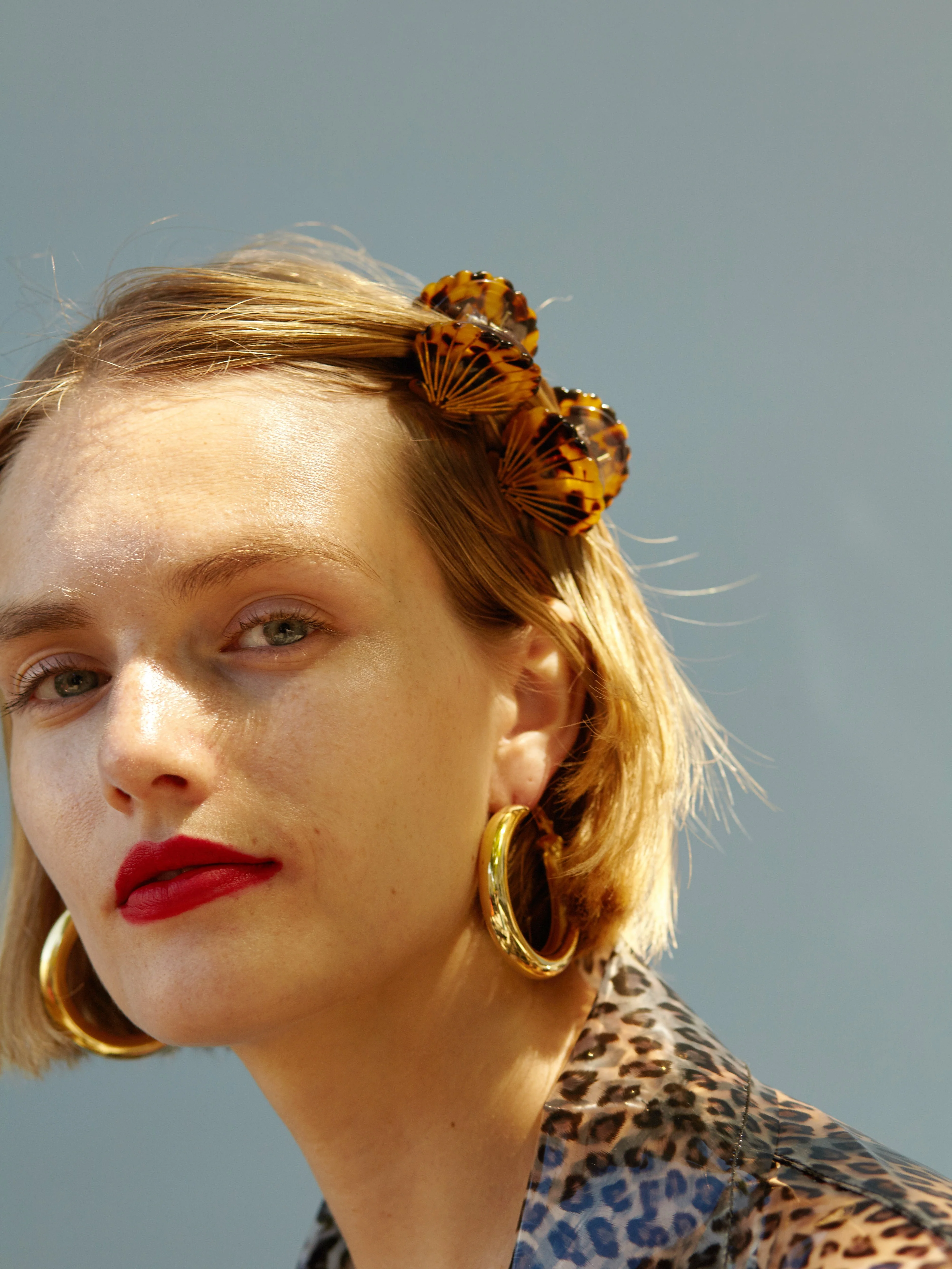 Ursula Shell Clips in Tortoiseshell - Image 4